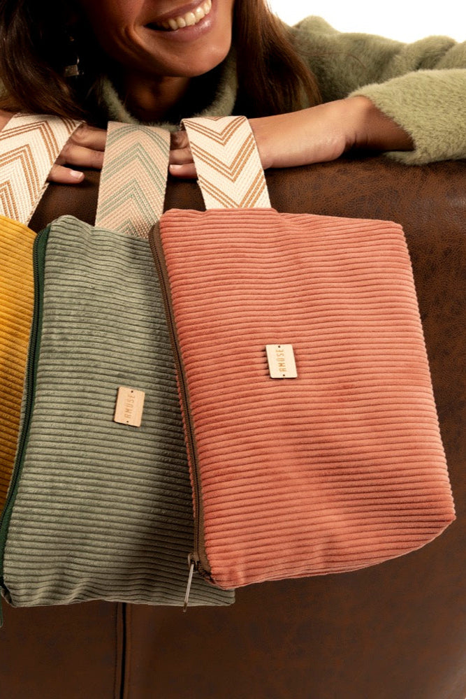 CARTERA DE MANO "Pana Coral"