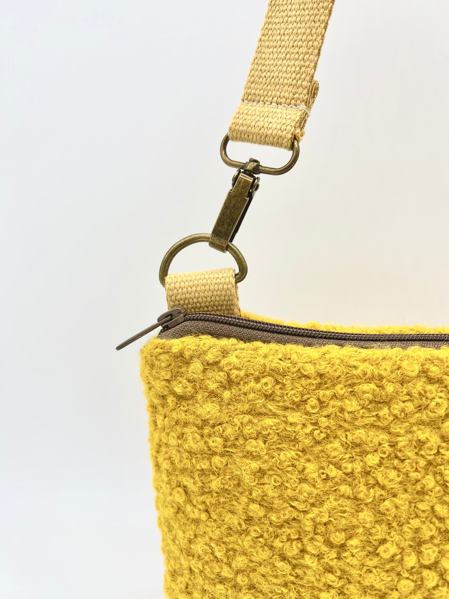 BANDOLERA MINI "Borreguito Mostaza"