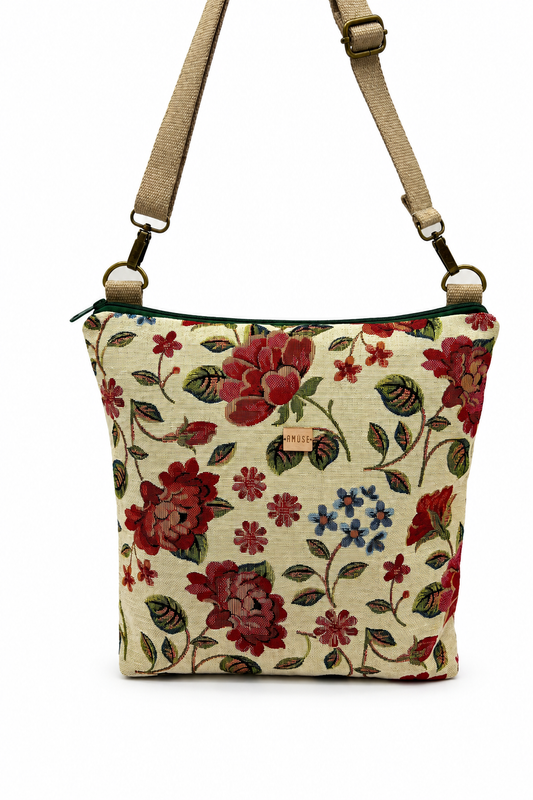 Bandolera maxi Flowers sobre fondo blanco